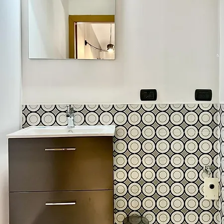 Apartament Madonnella House - Urban Retreat *